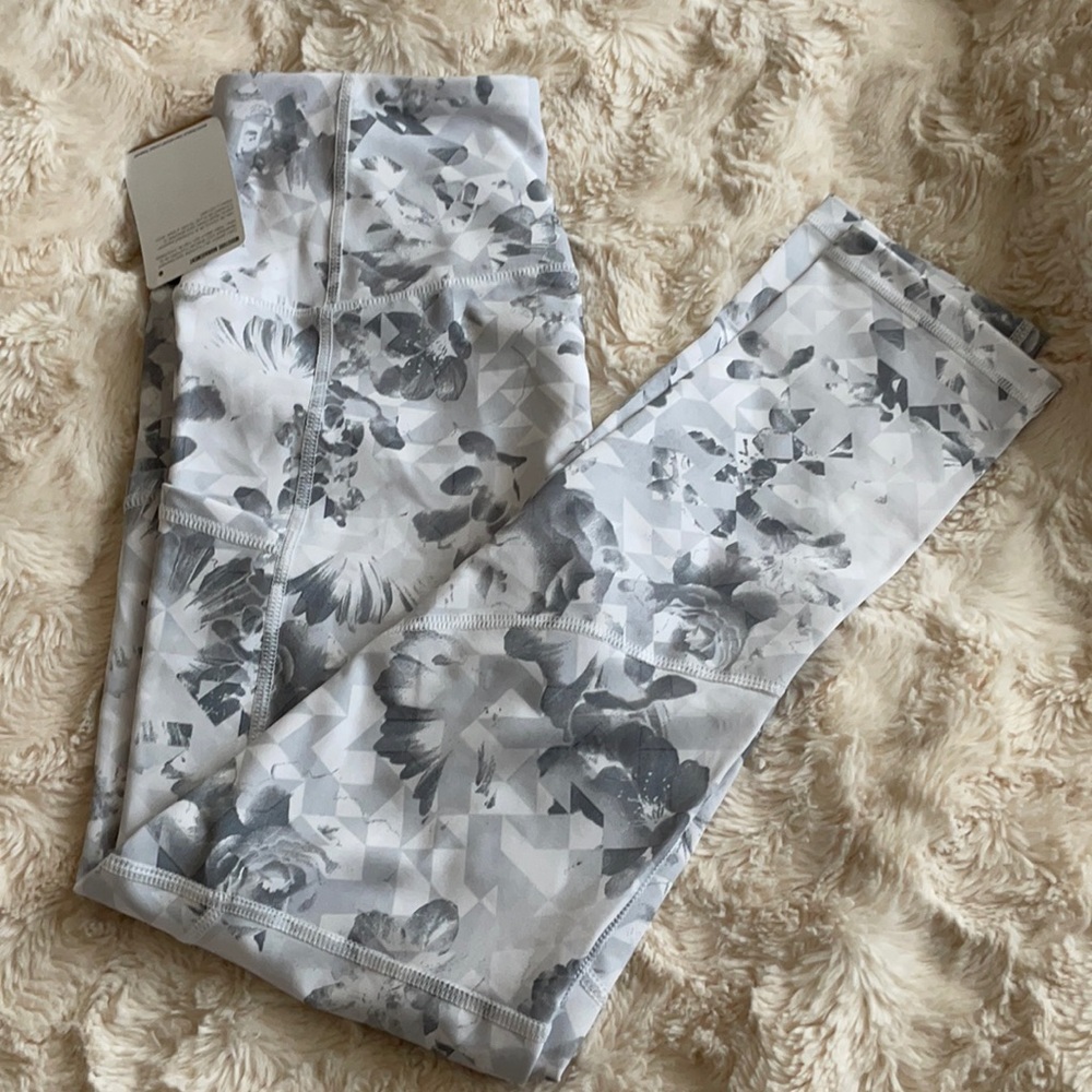 Reebok Crop side pocket leggings